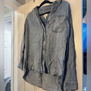 Industry brand soft chambray shirt size medium